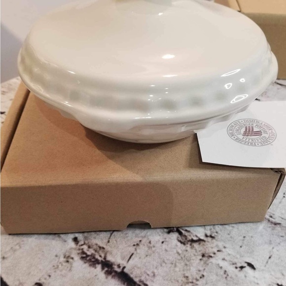 NWT Longaberger Pie Plate with Lid - Picture 3 of 7